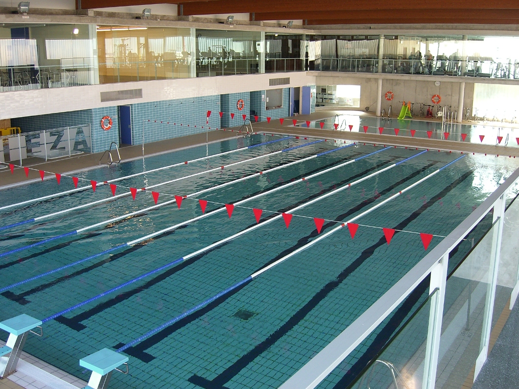 Vista general del interior de la Piscina Municipal Climatizada